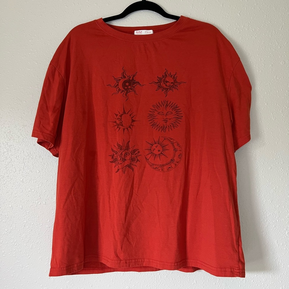 OVERSIZED MOON AND SUN T-SHIRT SIZE LARGE